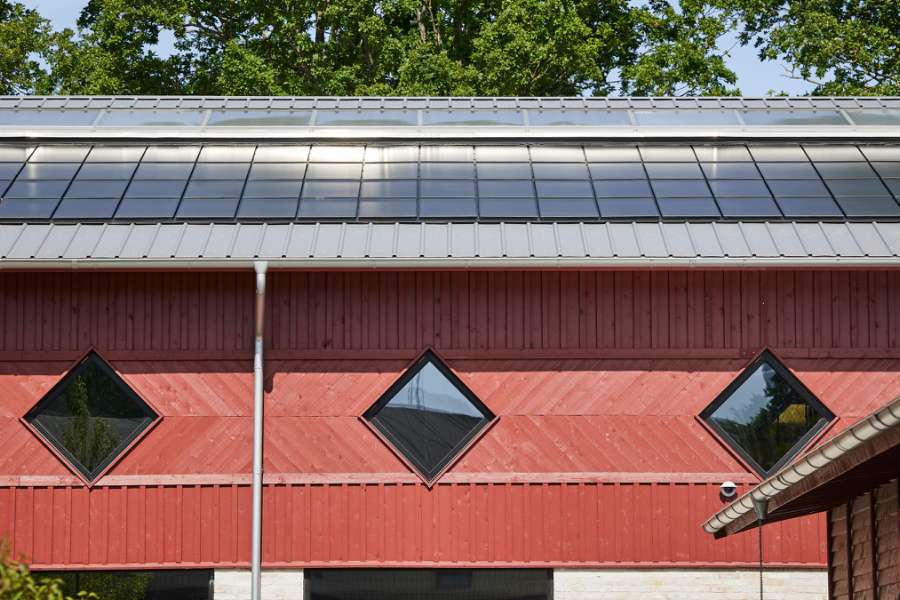 Dänemarks erster CO₂-neutraler Kindergarten, mit Stahlprofilen verkleidet, Børnehuset Grønnegården, Transformervej 3, 2860 Søborg